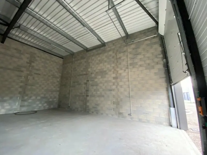 A VENDRE - LOCAUX D'ACTIVITÉS NEUFS - 93 M²