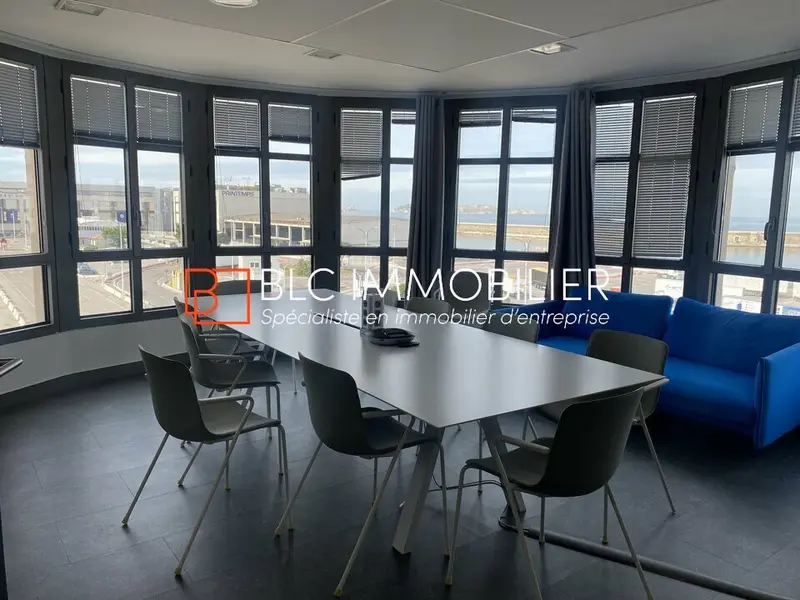 BUREAUX A LOUER 753 m² LA JOLIETTE 13002 MARSEILLE