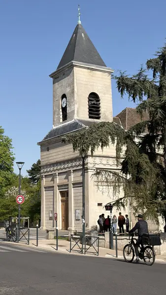 ROMAINVILLE - LOCAL D'ANGLE AVEC LICENCE 3